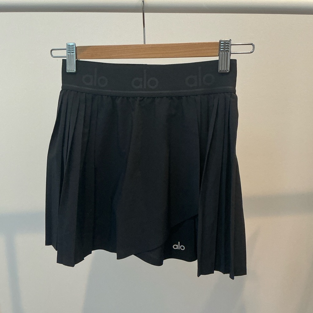 ALO Yoga Charcoal Pleated Mini Skirt